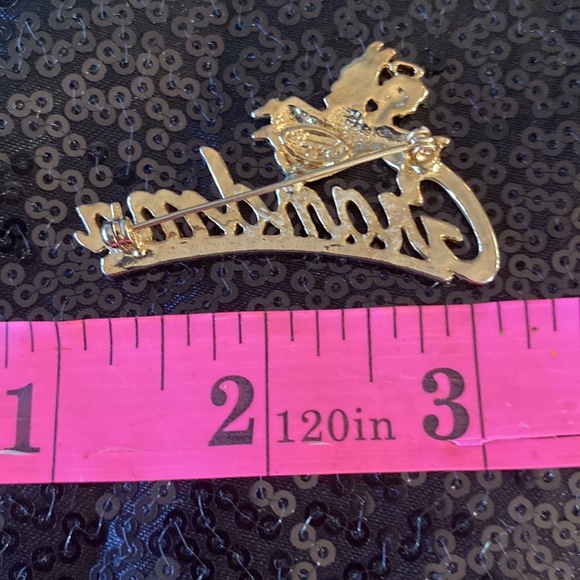 Pin & brioche Grandma gold in metal. Good condition. - Picture 4 of 5